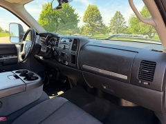 Used 2009  Chevrolet Silverado 1500 4WD Crew Cab LT at Rooster Auto Sales near Vinton&comma; IA
