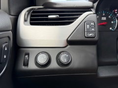 Used 2017  GMC Yukon 4d SUV 4WD SLT at Rooster Auto Sales near Vinton&comma; IA
