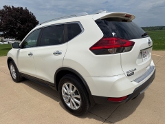 Used 2017  Nissan Rogue 4d SUV AWD S at Rooster Auto Sales near Vinton&comma; IA