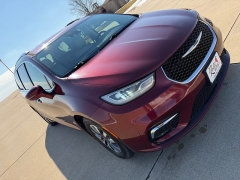 Used 2021  Chrysler Pacifica Touring L FWD at Rooster Auto Sales near Vinton&comma; IA