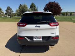 Used 2015  Jeep Cherokee 4d SUV FWD Latitude V6 at Rooster Auto Sales near Vinton&comma; IA