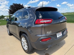 Used 2017  Jeep Cherokee 4d SUV 4WD Latitude V6 at Rooster Auto Sales near Vinton&comma; IA