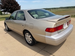 Used 2000  Toyota Camry 4d Sedan XLE at Rooster Auto Sales near Vinton&comma; IA