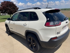 Used 2019 Jeep Cherokee 4d SUV 4WD Latitude Plus 3.2L at Rooster Auto Sales near Vinton, IA