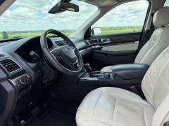 Used 2017  Ford Explorer 4d SUV 4WD Platinum at Rooster Auto Sales near Vinton&comma; IA