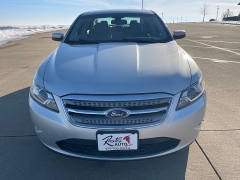 Used 2012  Ford Taurus 4d Sedan SEL at Rooster Auto Sales near Vinton&comma; IA