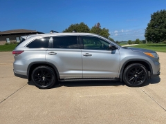 Used 2014 Toyota Highlander 4d SUV AWD XLE at Rooster Auto Sales near Vinton, IA