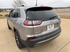 Used 2019  Jeep Cherokee 4d SUV 4WD Limited 3&period;2L at Rooster Auto Sales near Vinton&comma; IA