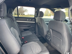 Used 2017  Ford Explorer 4d SUV 4WD XLT at Rooster Auto Sales near Vinton&comma; IA