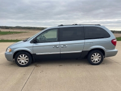 Used 2005 Chrysler Town & Country 4d Wagon Touring at Rooster Auto Sales near Vinton, IA