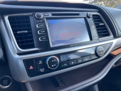 Used 2014 Toyota Highlander 4d SUV AWD XLE at Rooster Auto Sales near Vinton, IA