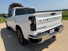 Used 2021  Chevrolet Silverado 1500 4WD Crew Cab 147" LT at Rooster Auto Sales near Vinton&comma; IA