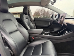 Used 2021  Tesla Model Y Long Range AWD at Rooster Auto Sales near Vinton&comma; IA