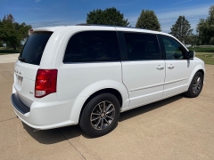 Used 2016 Dodge Grand Caravan 4d Wagon SXT at Rooster Auto Sales near Vinton, IA