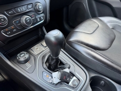 Used 2019  Jeep Cherokee 4d SUV 4WD Latitude Plus Altitude 2&period;4L at Rooster Auto Sales near Vinton&comma; IA