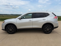 Used 2014  Nissan Rogue 4d SUV AWD SL at Rooster Auto Sales near Vinton&comma; IA