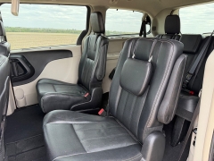 Used 2016  Chrysler Town & Country 4d Wagon Touring L at Rooster Auto Sales near Vinton&comma; IA
