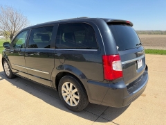Used 2013  Chrysler Town & Country 4d Wagon Touring at Rooster Auto Sales near Vinton&comma; IA