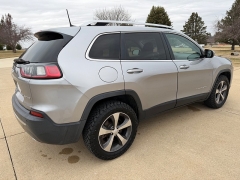 Used 2019  Jeep Cherokee 4d SUV 4WD Limited 3&period;2L at Rooster Auto Sales near Vinton&comma; IA