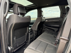 Used 2019  Jeep Grand Cherokee 4d SUV 4WD Laredo Upland at Rooster Auto Sales near Vinton&comma; IA