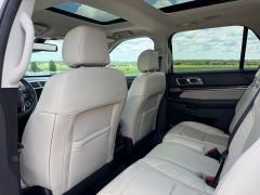 Used 2017  Ford Explorer 4d SUV 4WD Platinum at Rooster Auto Sales near Vinton&comma; IA