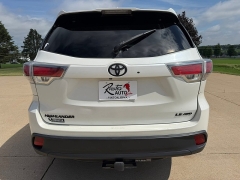 Used 2014  Toyota Highlander 4d SUV AWD LE Plus at Rooster Auto Sales near Vinton&comma; IA