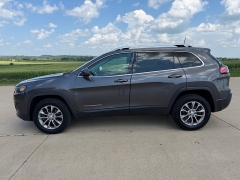 Used 2019  Jeep Cherokee 4d SUV 4WD Latitude Plus Altitude 2&period;4L at Rooster Auto Sales near Vinton&comma; IA