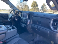Used 2019  Chevrolet Silverado 1500 4WD Crew Cab LT at Rooster Auto Sales near Vinton&comma; IA
