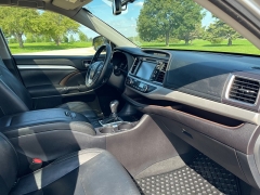 Used 2014 Toyota Highlander 4d SUV AWD XLE at Rooster Auto Sales near Vinton, IA