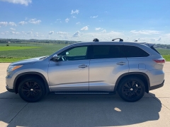 Used 2014 Toyota Highlander 4d SUV AWD XLE at Rooster Auto Sales near Vinton, IA