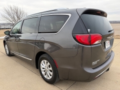 Used 2018  Chrysler Pacifica 4d Wagon Touring L Plus at Rooster Auto Sales near Vinton&comma; IA