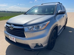 Used 2014 Toyota Highlander 4d SUV AWD XLE at Rooster Auto Sales near Vinton, IA
