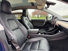 Used 2021  Tesla Model Y Long Range AWD at Rooster Auto Sales near Vinton&comma; IA