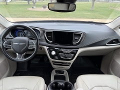 Used 2021  Chrysler Pacifica Touring L FWD at Rooster Auto Sales near Vinton&comma; IA