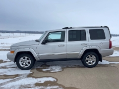 Used 2007  Jeep Commander 4d SUV 4WD Limited HEMI at Rooster Auto Sales near Vinton, IA