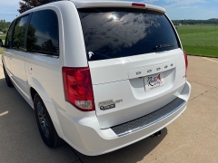 Used 2016 Dodge Grand Caravan 4d Wagon SXT at Rooster Auto Sales near Vinton, IA