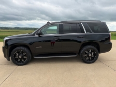 Used 2017  GMC Yukon 4d SUV 4WD SLT at Rooster Auto Sales near Vinton&comma; IA