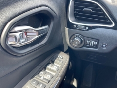 Used 2019 Jeep Cherokee 4d SUV 4WD Latitude Plus 3.2L at Rooster Auto Sales near Vinton, IA