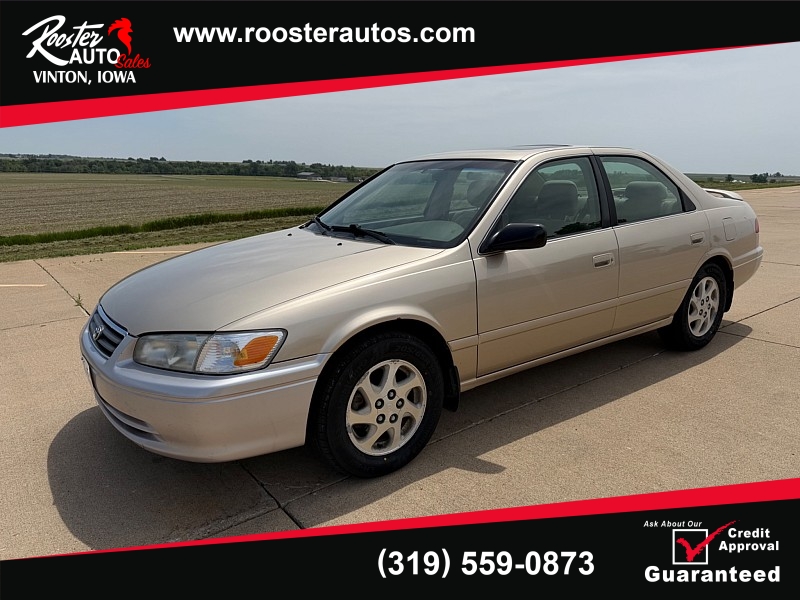 Used 2000  Toyota Camry 4d Sedan XLE at Rooster Auto Sales near Vinton&comma; IA