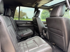 Used 2010  Lincoln Navigator L 4d SUV 4WD Elite at Rooster Auto Sales near Vinton&comma; IA