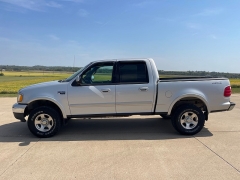 Used 2001 Ford F-150 4WD SuperCrew XLT at Rooster Auto Sales near Vinton, IA