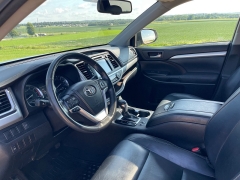 Used 2014 Toyota Highlander 4d SUV AWD XLE at Rooster Auto Sales near Vinton, IA