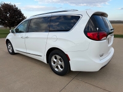 Used 2017  Chrysler Pacifica 4d Wagon Touring-L Plus at Rooster Auto Sales near Vinton&comma; IA