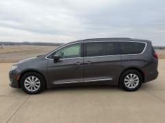 Used 2018  Chrysler Pacifica 4d Wagon Touring L Plus at Rooster Auto Sales near Vinton&comma; IA