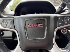 Used 2017  GMC Yukon 4d SUV 4WD SLT at Rooster Auto Sales near Vinton&comma; IA
