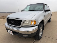 Used 2001  Ford F-150 4WD SuperCrew XLT at Rooster Auto Sales near Vinton&comma; IA