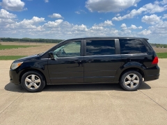 Used 2010 Volkswagen Routan 4dr Wgn SE at Rooster Auto Sales near Vinton, IA