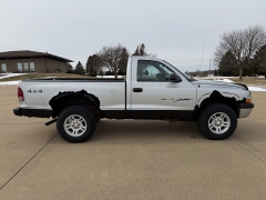 Used 2001  Dodge Dakota 4WD Reg Cab Sport at Rooster Auto Sales near Vinton&comma; IA