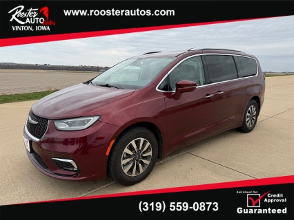 Used 2021 Chrysler Pacifica Touring L FWD at Rooster Auto Sales near Vinton, IA