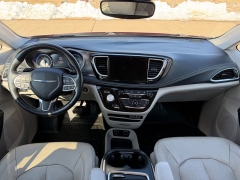 Used 2021  Chrysler Pacifica Touring L FWD at Rooster Auto Sales near Vinton&comma; IA